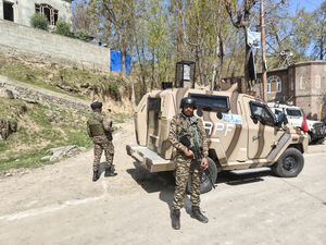 LeT terrorist killed in Pulwama encounter | LeT terrorist killed in Pulwama encounter