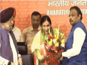 Akali leader’s daughter-in-law joins BJP, likely to contest against Harsimrat Kaur Badal | Akali leader’s daughter-in-law joins BJP, likely to contest against Harsimrat Kaur Badal