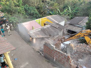 Goa: Families threaten to boycott election after their houses demolished | Goa: Families threaten to boycott election after their houses demolished