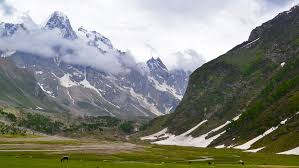 Polling staff, police personnel airlifted to snow-bound areas of Kishtwar in J&K | Polling staff, police personnel airlifted to snow-bound areas of Kishtwar in J&K