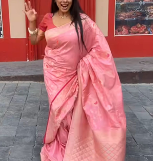 Rupali Ganguly joins 'Gulabi Sadi' bandwagon, grooves to its music, points to the 'Marathi in me' | Rupali Ganguly joins 'Gulabi Sadi' bandwagon, grooves to its music, points to the 'Marathi in me'