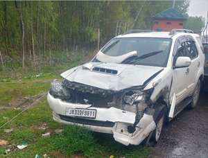 J&K: Woman killed, seven injured in Pulwama road accident | J&K: Woman killed, seven injured in Pulwama road accident