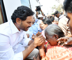 CM Jagan Mohan Reddy resumes bus yatra amid tight security after April 13 attack | CM Jagan Mohan Reddy resumes bus yatra amid tight security after April 13 attack