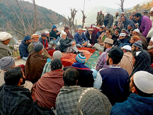 Senior leader NC Mian Altaf moves out to campaign in Anantnag-Rajouri constituency | Senior leader NC Mian Altaf moves out to campaign in Anantnag-Rajouri constituency Senior leader NC Mian Altaf moves out to campaign in Anantnag-Rajouri constituency | Senior leader NC Mian Altaf moves out to campaign in Anantnag-Rajouri constituency