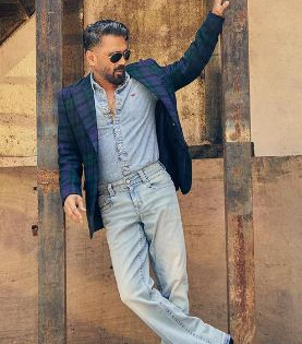 Suniel Shetty's defence against the scorching sun: 'food, water, denim' | Suniel Shetty's defence against the scorching sun: 'food, water, denim' Suniel Shetty's defence against the scorching sun: 'food, water, denim' | Suniel Shetty's defence against the scorching sun: 'food, water, denim'
