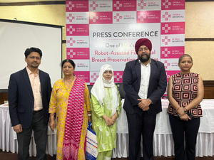 Robotic surgery offers hope to 2 women with advanced breast cancer | Robotic surgery offers hope to 2 women with advanced breast cancer Robotic surgery offers hope to 2 women with advanced breast cancer | Robotic surgery offers hope to 2 women with advanced breast cancer