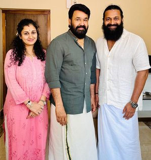 'Kantara' star Rishab Shetty shares pics from his meet-up with 'legendary Mohanlal sir' | 'Kantara' star Rishab Shetty shares pics from his meet-up with 'legendary Mohanlal sir' 'Kantara' star Rishab Shetty shares pics from his meet-up with 'legendary Mohanlal sir' | 'Kantara' star Rishab Shetty shares pics from his meet-up with 'legendary Mohanlal sir'