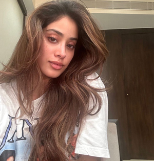 Janhvi Kapoor flaunts her manes, asks for 'achhe hair days' every day | Janhvi Kapoor flaunts her manes, asks for 'achhe hair days' every day Janhvi Kapoor flaunts her manes, asks for 'achhe hair days' every day | Janhvi Kapoor flaunts her manes, asks for 'achhe hair days' every day