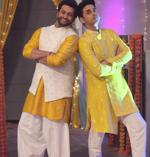 Yash Pandit, Waseem Mushtaq jam on 80s-90s Bollywood tracks in between shoots | Yash Pandit, Waseem Mushtaq jam on 80s-90s Bollywood tracks in between shoots