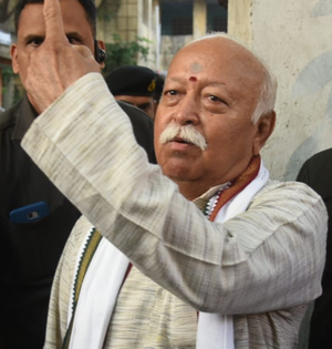 Lok Sabha Election 2024: RSS Chief Mohan Bhagwat Votes in Nagpur, Urges Everyone to Exercise Their ‘Right and Duty’ | Lok Sabha Election 2024: RSS Chief Mohan Bhagwat Votes in Nagpur, Urges Everyone to Exercise Their ‘Right and Duty’