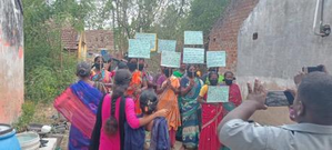 TN revenue officials persuade Vengaivayal Dalit colony residents to end poll boycott | TN revenue officials persuade Vengaivayal Dalit colony residents to end poll boycott
