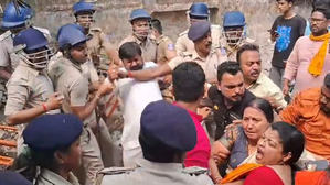 BJP legislator alleges manhandling by police and Trinamool supporters in Jalpaiguri | BJP legislator alleges manhandling by police and Trinamool supporters in Jalpaiguri