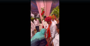 Ashok Gehlot's daughter-in-law touches feet of BJP candidate contesting against her husband | Ashok Gehlot's daughter-in-law touches feet of BJP candidate contesting against her husband Ashok Gehlot's daughter-in-law touches feet of BJP candidate contesting against her husband | Ashok Gehlot's daughter-in-law touches feet of BJP candidate contesting against her husband