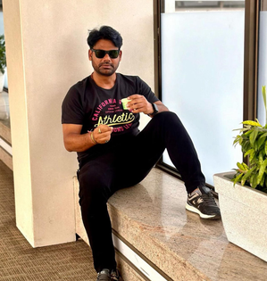 Bhojpuri actor Dev Singh enjoys ice-cream; says 'garmi ka maza thande mein' | Bhojpuri actor Dev Singh enjoys ice-cream; says 'garmi ka maza thande mein' Bhojpuri actor Dev Singh enjoys ice-cream; says 'garmi ka maza thande mein' | Bhojpuri actor Dev Singh enjoys ice-cream; says 'garmi ka maza thande mein'