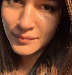Kriti Sanon flaunts her morning ‘no filter’ golden glow: 'Sun plus sunscreen' | Kriti Sanon flaunts her morning ‘no filter’ golden glow: 'Sun plus sunscreen'