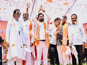 Eknath Shinde compares Uddhav Thackeray's change in political stance with 'chameleon changing colours' | Eknath Shinde compares Uddhav Thackeray's change in political stance with 'chameleon changing colours'