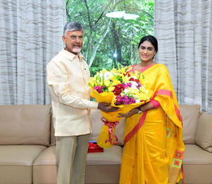 Jagan lacks manners, says sister Sharmila over saree remark | Jagan lacks manners, says sister Sharmila over saree remark Jagan lacks manners, says sister Sharmila over saree remark | Jagan lacks manners, says sister Sharmila over saree remark