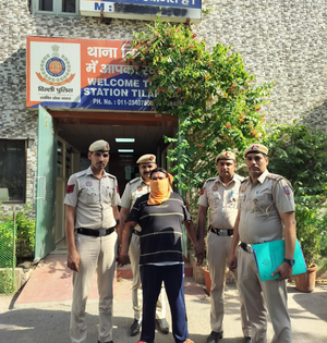 Man, wife arrested in Delhi for drug peddling | Man, wife arrested in Delhi for drug peddling Man, wife arrested in Delhi for drug peddling | Man, wife arrested in Delhi for drug peddling