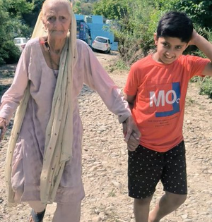 Voters, old and young, continue to throng polling centres in Jammu-Reasi LS seat | Voters, old and young, continue to throng polling centres in Jammu-Reasi LS seat