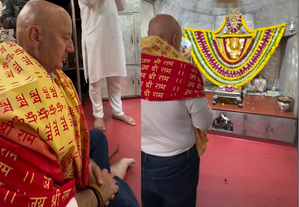 Anupam Kher visits 300-yr-old Hanuman temple in Ahmedabad, says he felt peace, strength | Anupam Kher visits 300-yr-old Hanuman temple in Ahmedabad, says he felt peace, strength