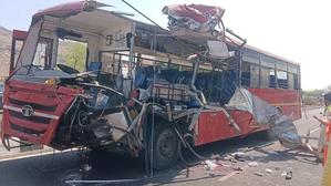 5 killed, 41 injured in ST bus-truck crash on Nashik highway | 5 killed, 41 injured in ST bus-truck crash on Nashik highway