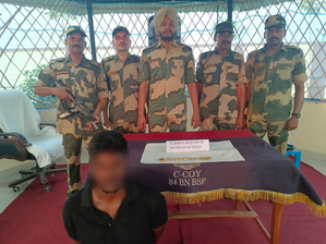 BSF seizes over 1 kg gold along Indo-Bangladesh border; April's haul reaches 9.4 kg | BSF seizes over 1 kg gold along Indo-Bangladesh border; April's haul reaches 9.4 kg