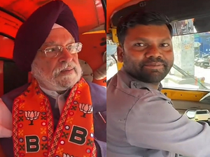 Hardeep Puri takes auto ride, holds candid conversation with driver over Centre's welfare schemes | Hardeep Puri takes auto ride, holds candid conversation with driver over Centre's welfare schemes