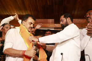 Sanjay Nirupam returns to Shiv Sena after 20 years | Sanjay Nirupam returns to Shiv Sena after 20 years