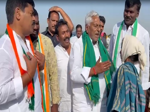 Telangana: Congress candidate Jeevan Reddy slaps woman | Telangana: Congress candidate Jeevan Reddy slaps woman