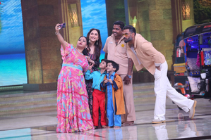 Madhuri, Suniel reminisce about plucking coconuts when they were children | Madhuri, Suniel reminisce about plucking coconuts when they were children Madhuri, Suniel reminisce about plucking coconuts when they were children | Madhuri, Suniel reminisce about plucking coconuts when they were children