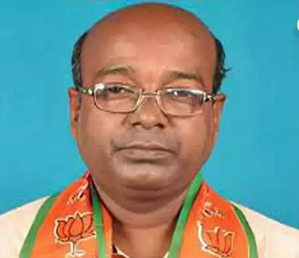 Tripura: Election official cautions BJP MLA for misbehaving with poll officer | Tripura: Election official cautions BJP MLA for misbehaving with poll officer