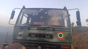 Terrorists open fire at Air Force vehicle in J&K’s Poonch district | Terrorists open fire at Air Force vehicle in J&K’s Poonch district