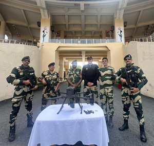 BSF seize two Chinese drones along Pakistan border in Amritsar | BSF seize two Chinese drones along Pakistan border in Amritsar BSF seize two Chinese drones along Pakistan border in Amritsar | BSF seize two Chinese drones along Pakistan border in Amritsar