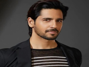 Sidharth Malhotra: Kiara's fashion sense is undeniably bold and adventurous | Sidharth Malhotra: Kiara's fashion sense is undeniably bold and adventurous Sidharth Malhotra: Kiara's fashion sense is undeniably bold and adventurous | Sidharth Malhotra: Kiara's fashion sense is undeniably bold and adventurous