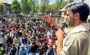 PDP's Srinagar candidate gets EC notice over 'aggravating' speeches | PDP's Srinagar candidate gets EC notice over 'aggravating' speeches