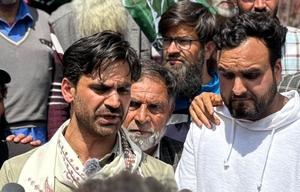 PDP's Srinagar candidate Waheed Para booked for violation of model poll code | PDP's Srinagar candidate Waheed Para booked for violation of model poll code