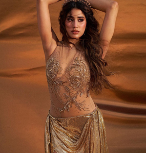 Janhvi Kapoor shimmers in golden outfit and flaunts tiara to add to the oomph | Janhvi Kapoor shimmers in golden outfit and flaunts tiara to add to the oomph