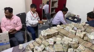 ED seizes over Rs 35 cr, arrests Jharkhand Minister's personal secretary & servant | ED seizes over Rs 35 cr, arrests Jharkhand Minister's personal secretary & servant