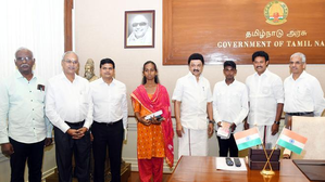 CM Stalin felicitates only trans woman to clear Class 12 board exams in TN | CM Stalin felicitates only trans woman to clear Class 12 board exams in TN CM Stalin felicitates only trans woman to clear Class 12 board exams in TN | CM Stalin felicitates only trans woman to clear Class 12 board exams in TN