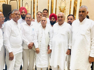 Haryana: Ahead of polls, 3 Independent MLAs extend support to Congress | Haryana: Ahead of polls, 3 Independent MLAs extend support to Congress Haryana: Ahead of polls, 3 Independent MLAs extend support to Congress | Haryana: Ahead of polls, 3 Independent MLAs extend support to Congress
