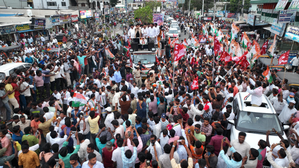 Actor Venkatesh campaigns for Congress candidate in Khammam | Actor Venkatesh campaigns for Congress candidate in Khammam Actor Venkatesh campaigns for Congress candidate in Khammam | Actor Venkatesh campaigns for Congress candidate in Khammam