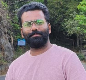 Mathrubhumi TV video journalist trampled to death while shooting wild elephants in Kerala | Mathrubhumi TV video journalist trampled to death while shooting wild elephants in Kerala