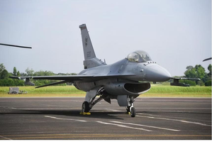 Singapore's F-16 jet crashes at air base | Singapore's F-16 jet crashes at air base