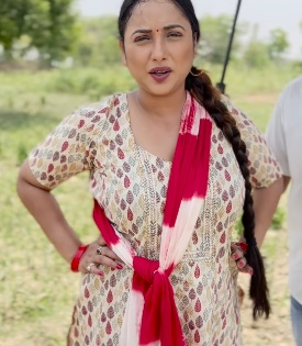 Rani Chatterjee hails farmers after she shoots for ‘Didi Number 1’ at sugarcane field | Rani Chatterjee hails farmers after she shoots for ‘Didi Number 1’ at sugarcane field