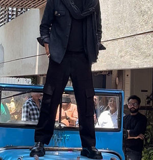 Manoj Bajpayee shows up as desi action hero in 'Bhaiyya Ji' trailer | Manoj Bajpayee shows up as desi action hero in 'Bhaiyya Ji' trailer Manoj Bajpayee shows up as desi action hero in 'Bhaiyya Ji' trailer | Manoj Bajpayee shows up as desi action hero in 'Bhaiyya Ji' trailer