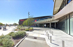 Man injured after knife fight at Australian shopping centre | Man injured after knife fight at Australian shopping centre