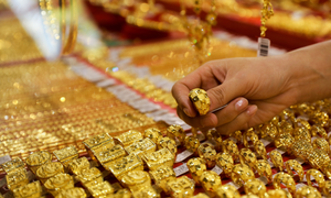 Vietnamese people rush to buy gold as prices skyrocket | Vietnamese people rush to buy gold as prices skyrocket
