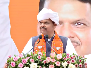 'Whenever his party becomes weak, Sharad Pawar joins Congress', taunts Fadnavis | 'Whenever his party becomes weak, Sharad Pawar joins Congress', taunts Fadnavis 'Whenever his party becomes weak, Sharad Pawar joins Congress', taunts Fadnavis | 'Whenever his party becomes weak, Sharad Pawar joins Congress', taunts Fadnavis
