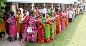 Brisk polling in Bengal amid sporadic incidents of violence | Brisk polling in Bengal amid sporadic incidents of violence