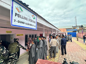 5.07 pc voter turnout in Srinagar LS seat in first 2 hours | 5.07 pc voter turnout in Srinagar LS seat in first 2 hours